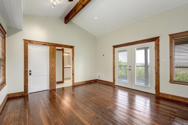 Building Photo - 21300 Crestmont