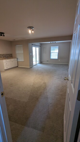 Building Photo - 13231 Maple Creek Ln