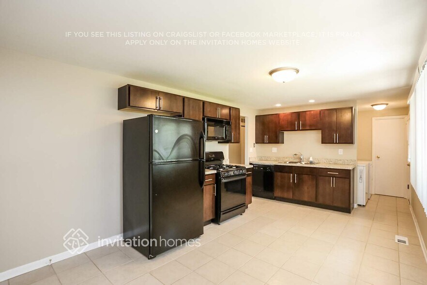 Building Photo - 800 S Cedarcrest Dr