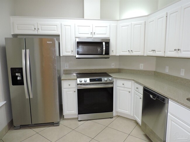 Building Photo - 6423 Lake Charlene Ln