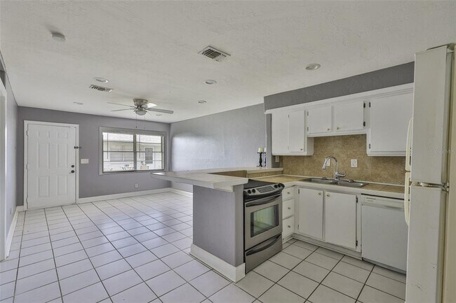 Building Photo - 1045 Apollo Beach Blvd