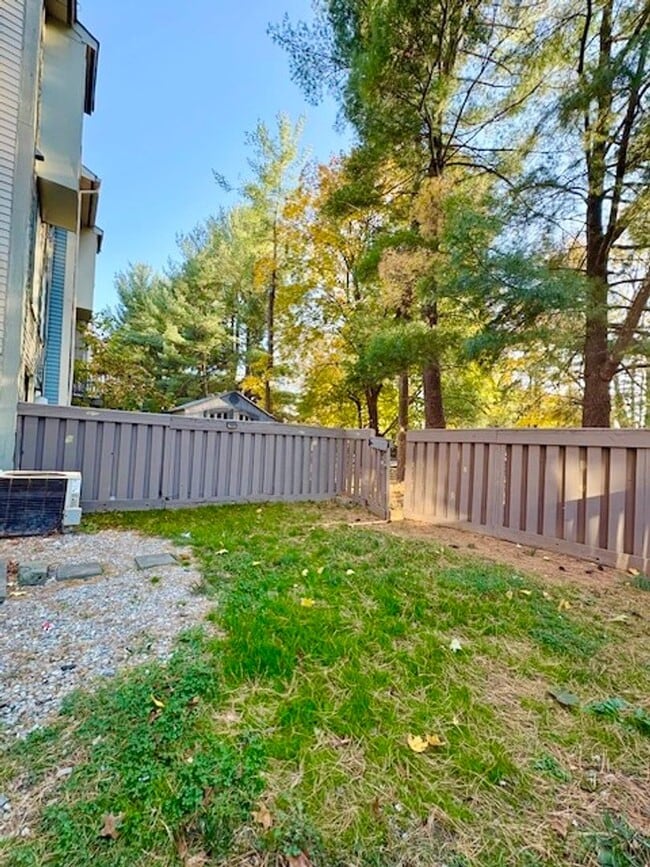 Building Photo - Beautiful end-unit townhome. Walkout basem...