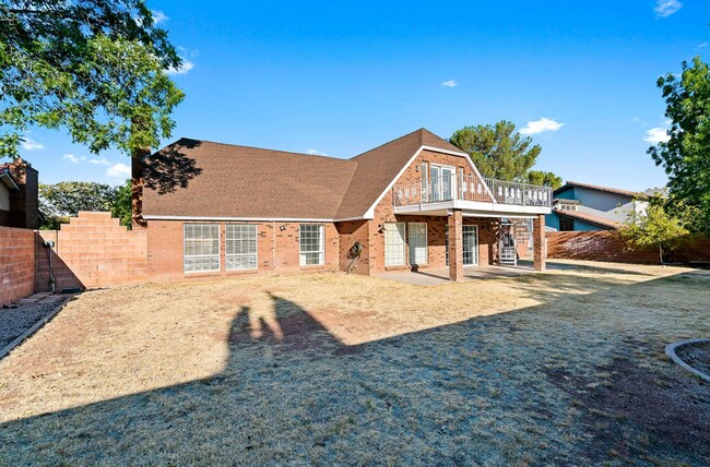 Building Photo - Beautiful 4 Bedroom Home! Pet Friendly