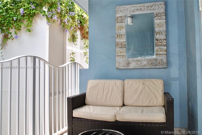 Primary Photo - 61 Collins Ave
