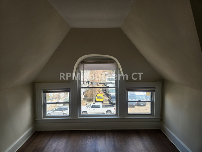 Building Photo - 359 Wood Ave