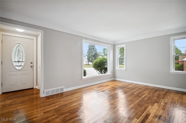 Building Photo - 18201 Maple Heights Blvd