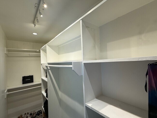 Building Photo - 8211 Katy Fwy