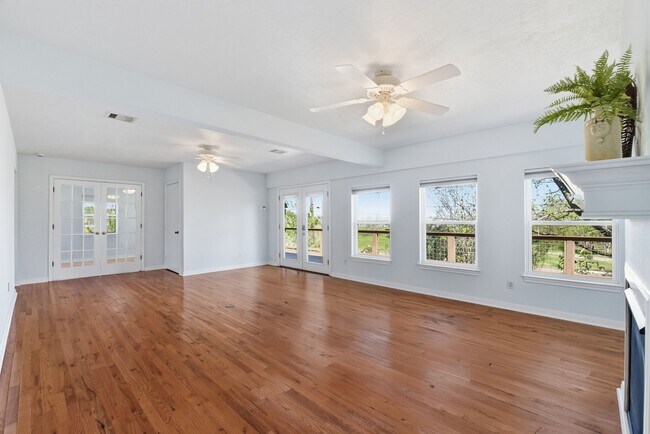 Building Photo - 180 Grove Rd