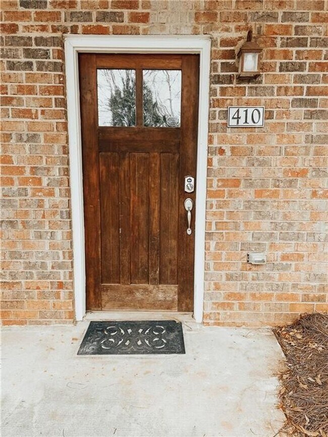 Building Photo - 410