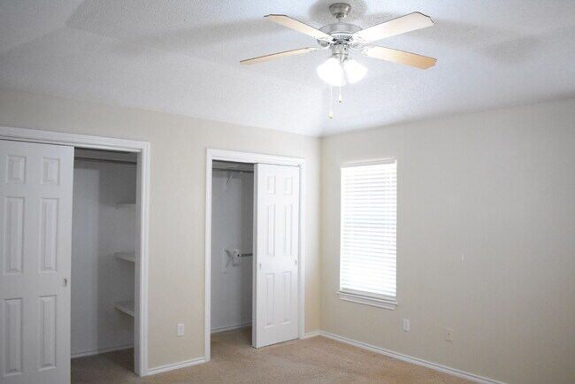 Building Photo - Beautiful duplex in Cooper School District!
