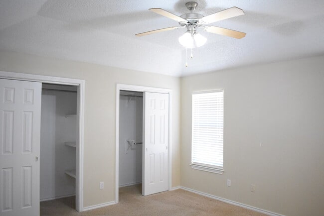 Building Photo - Updated Duplex with Large Basement in Cooper School District!