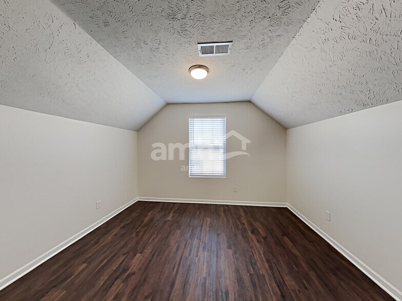 Building Photo - 3409 Boxelder Wy