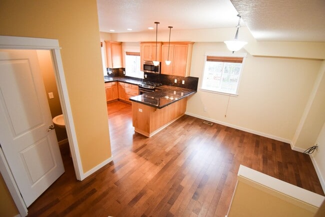 Building Photo - Beautiful Condo In the Heart of Beaverton!