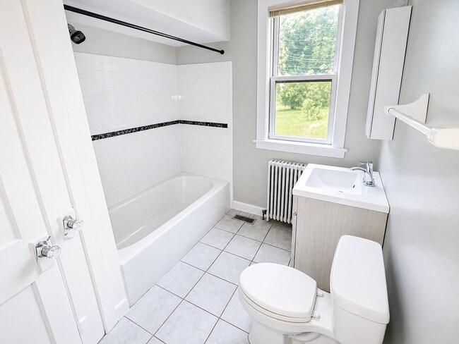 Building Photo - 6608 Dalzell Pl