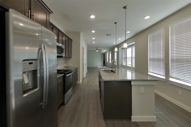 Building Photo - 23631 Gibson Frst Dr