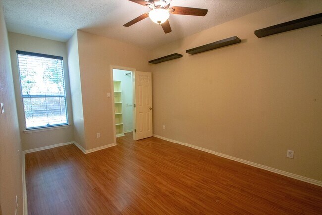 Building Photo - 1309 Rosebrook Dr