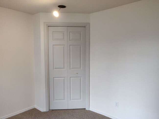 Building Photo - Spacious and charming, this two-story 4 be...