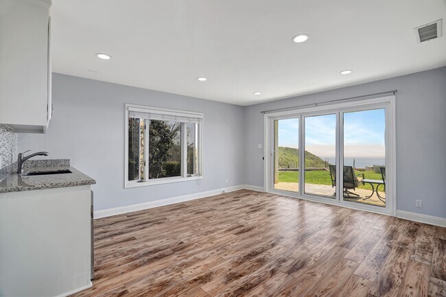 Building Photo - 3000 Sequit Dr