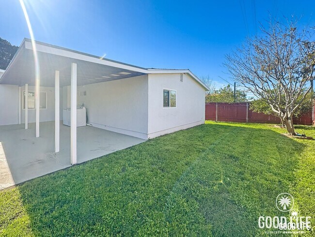 Building Photo - Fond Du Lac Ave