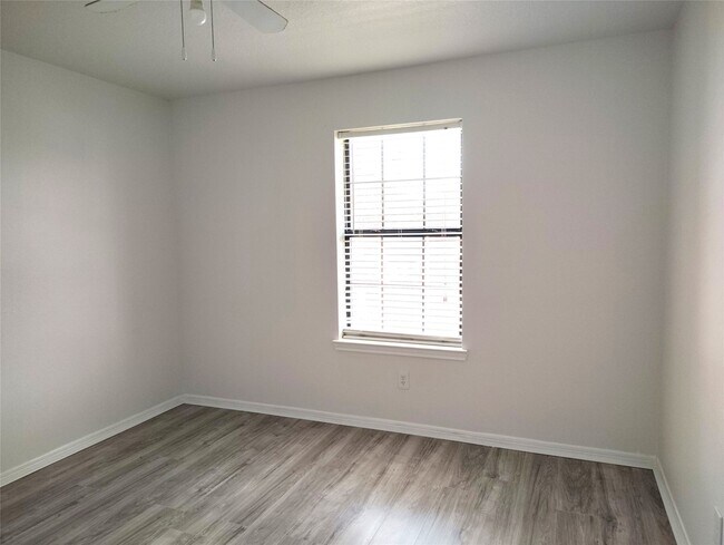 Building Photo - 13835 Purplemartin St