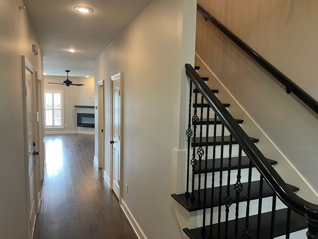 Building Photo - 3 Bed 2.5 Bath Townhome