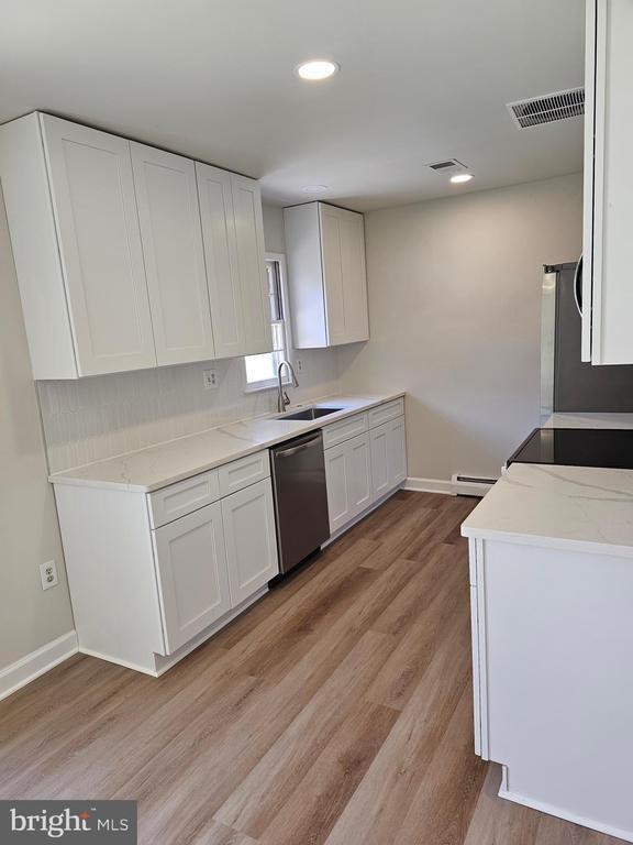 Building Photo - 14236 Caroline St