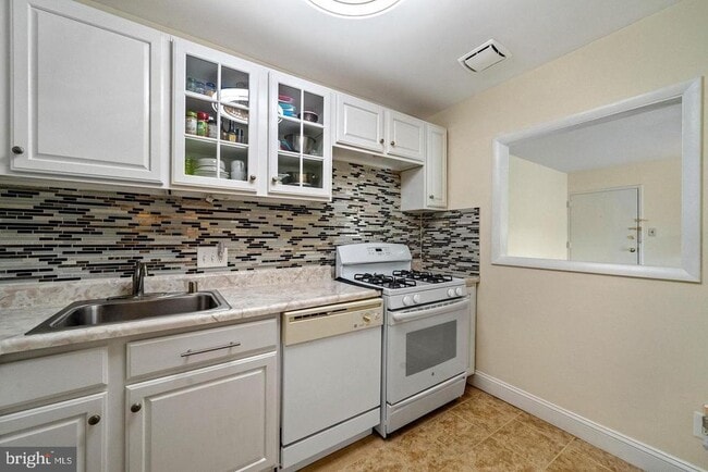 Building Photo - 7984 Audubon Ave