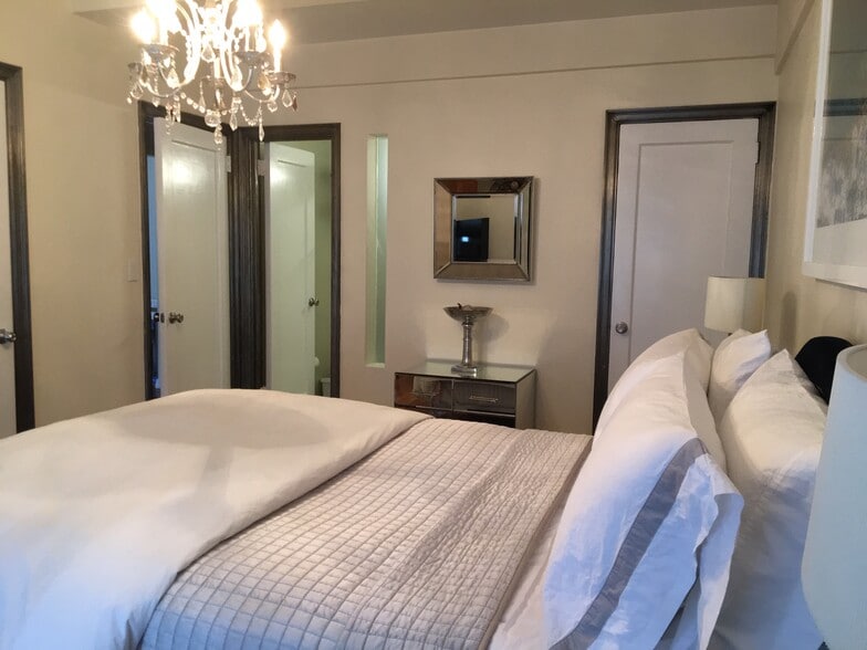 Building Photo - 227 E 57th St