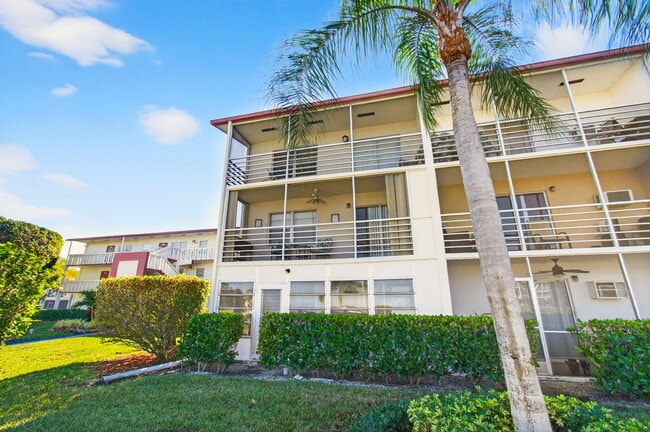 Building Photo - 33 Fanshaw A