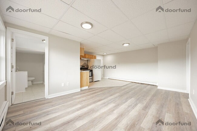 Building Photo - 4 Balloon Landing