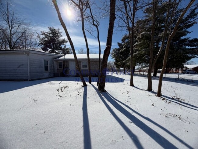 Building Photo - Newly Renovated Just For You! First Month's Rent Free!!