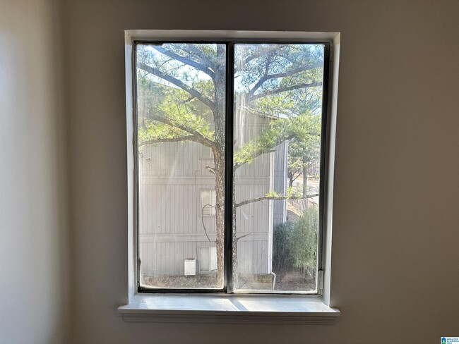 Building Photo - 415 Skyview Dr