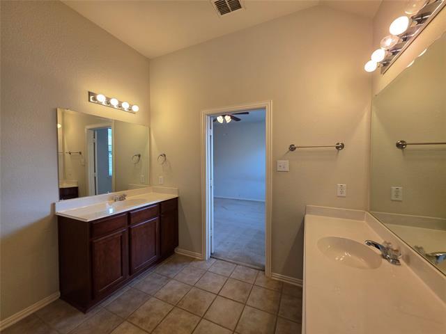Building Photo - 6000 Mariposa Dr