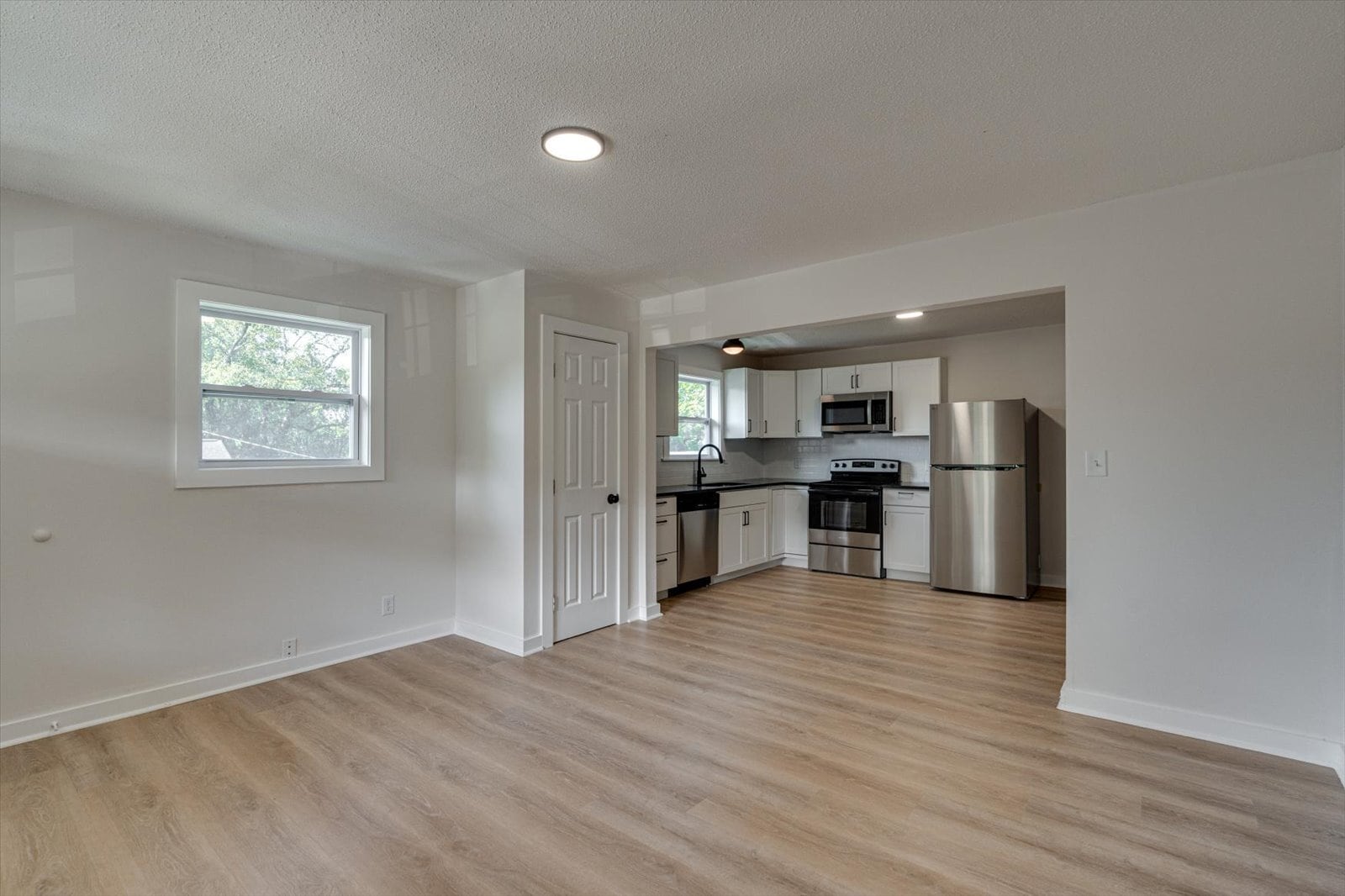 Building Photo - 190 E Leawood Ave