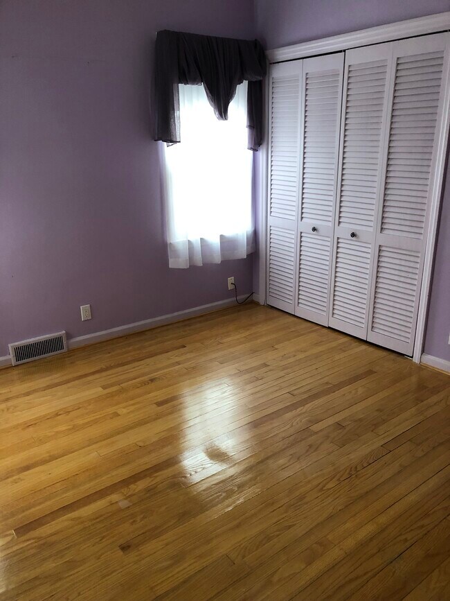 Building Photo - 2134 Martin Ave SE