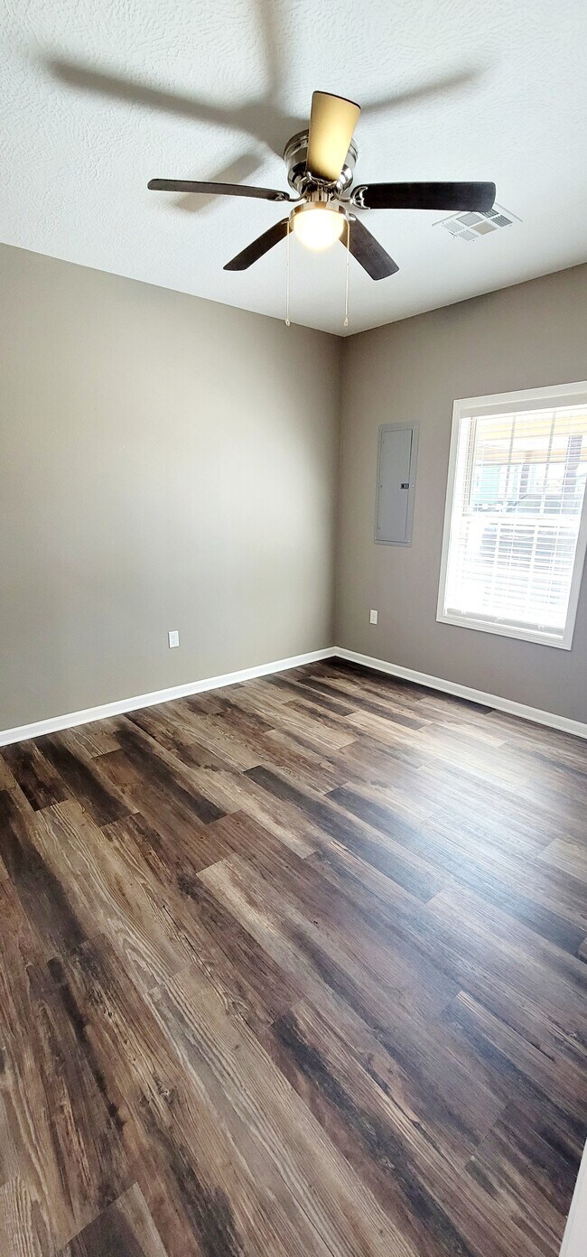 Building Photo - 145 Canterberry St