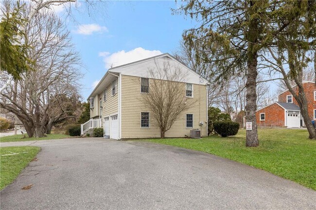 Building Photo - 384 Valley Rd