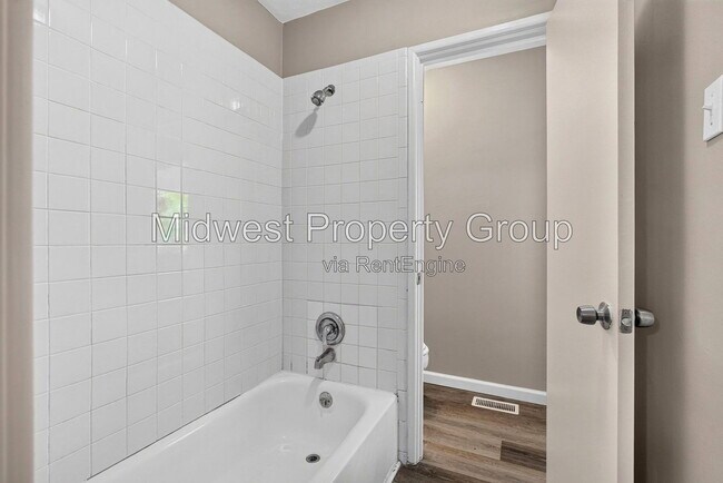 Building Photo - 10002 Kodiak Dr