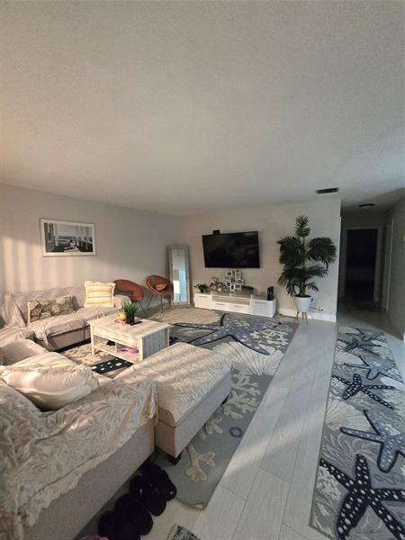 Building Photo - 2109 NE 68th St