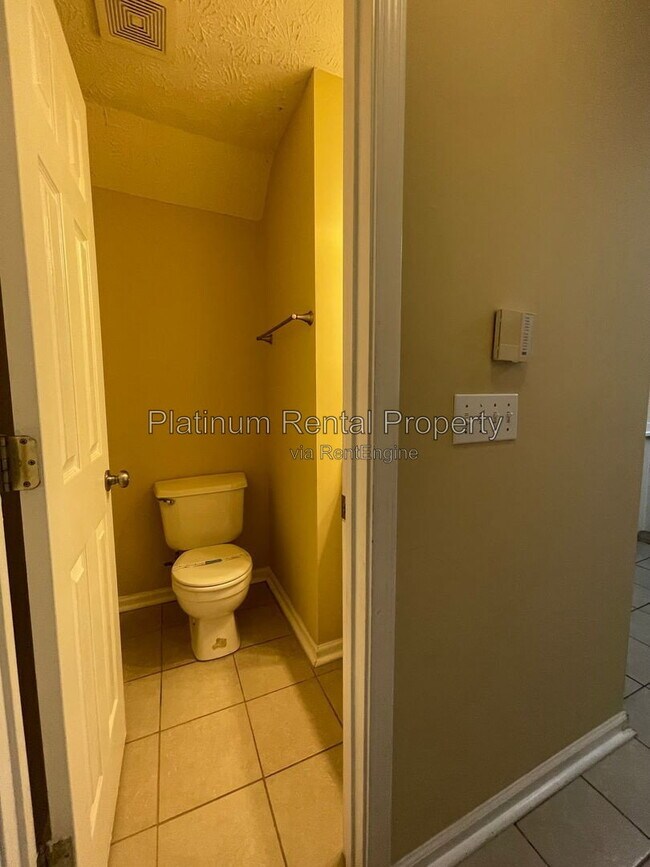 Building Photo - 810 Camelon Ct