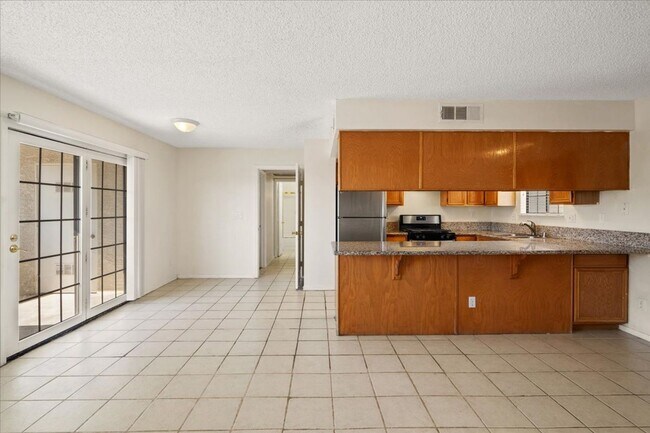 Building Photo - 2 bd, 2 bth Condo Ideal Summerlin location