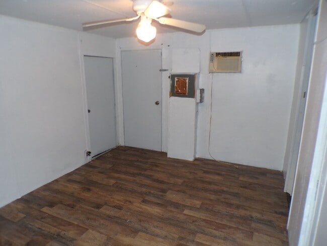 Building Photo - Mobile Home