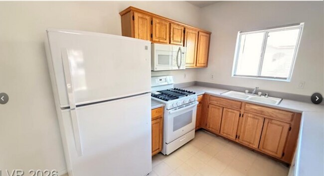 Building Photo - 5655 E Sahara Ave
