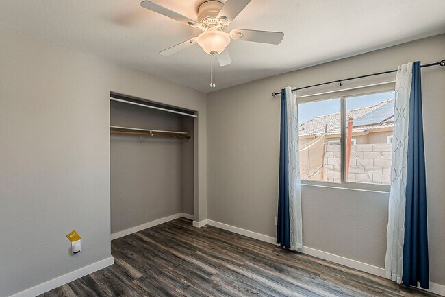 Building Photo - 4 bed, 2 bath home in Peoria