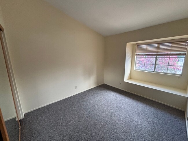 Building Photo - Charming 3-Bedroom Home in the Mountain View Court Community!