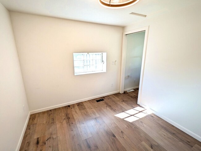Building Photo - Fully Remodled Cabin in Palmer Lake with A...