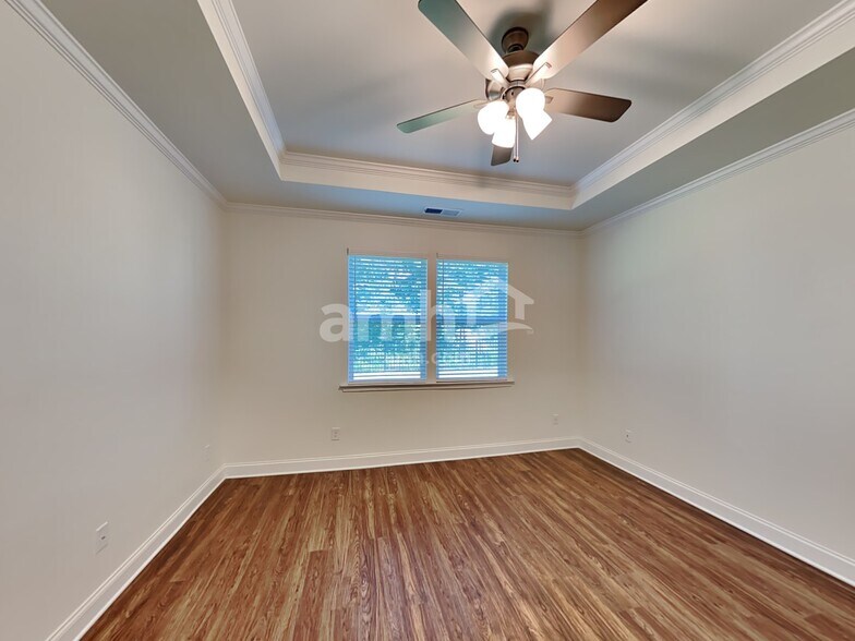 Building Photo - 513 Slew Dr