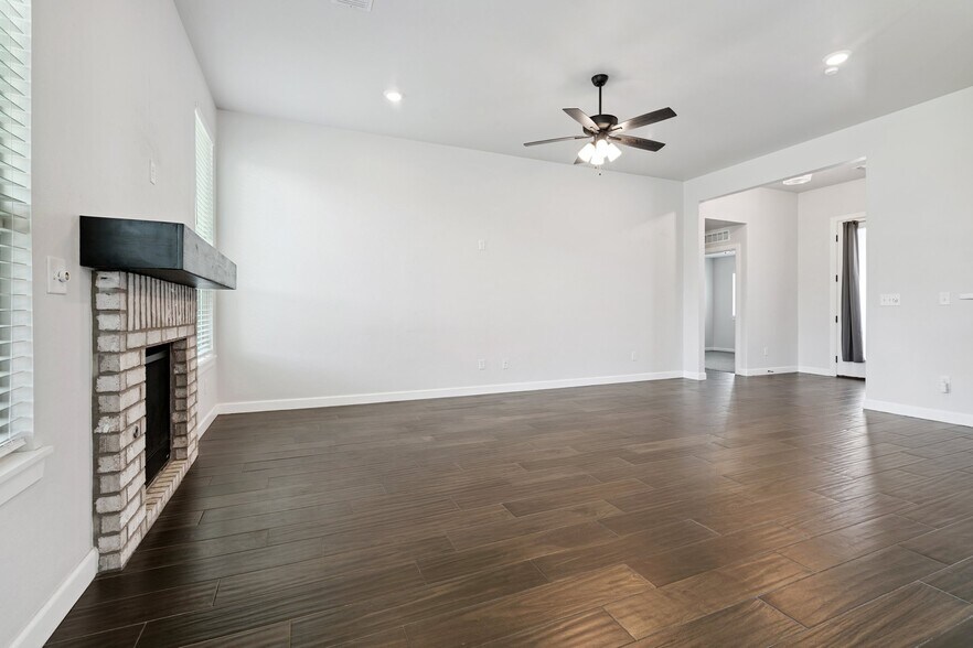 Building Photo - 15908 Buffalo Dr