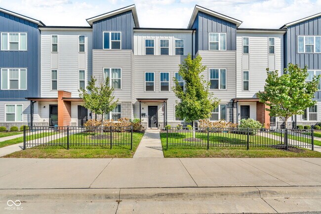 Building Photo - 315 Steeples Blvd