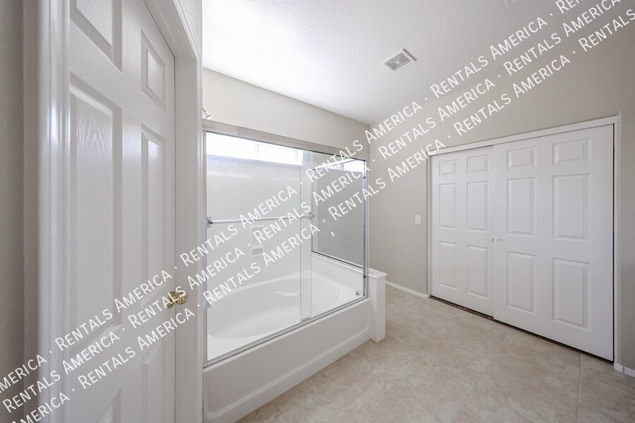 Building Photo - 16926 W Nottingham Way